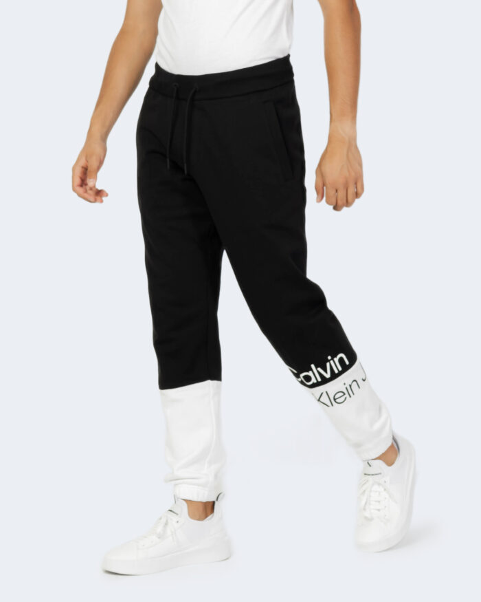Pantaloni sportivi Calvin Klein INSTITUTIONAL BLOCKI Nero – 91488