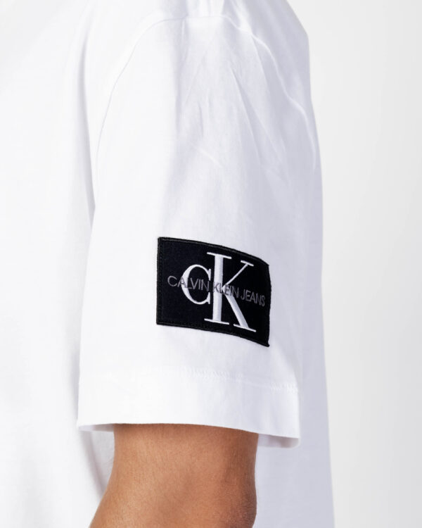 T-shirt Calvin Klein Jeans MONOLOGO BADGE OVERS Bianco - Foto 4