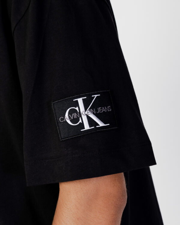T-shirt Calvin Klein Jeans MONOLOGO BADGE OVERS Nero - Foto 4