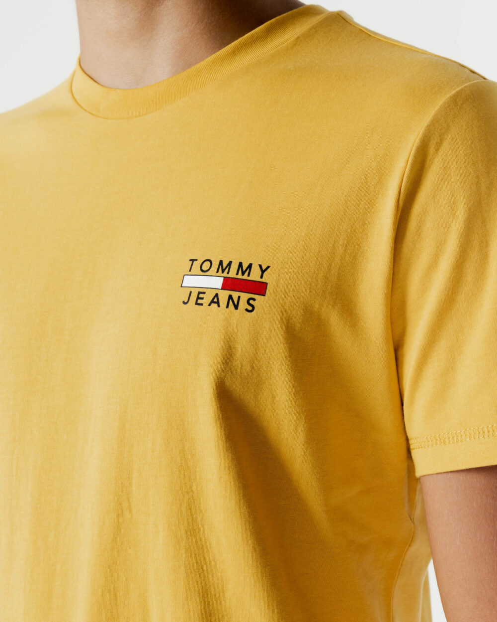 T-shirt Tommy Hilfiger Jeans CHEST LOGO Ocra - Foto 2