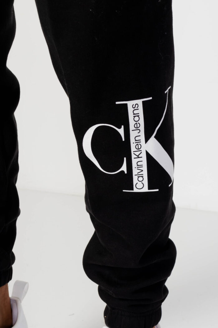 Pantaloni sportivi Calvin Klein CK INSTITUTIONAL HWK J30J322052 Nero – 91427