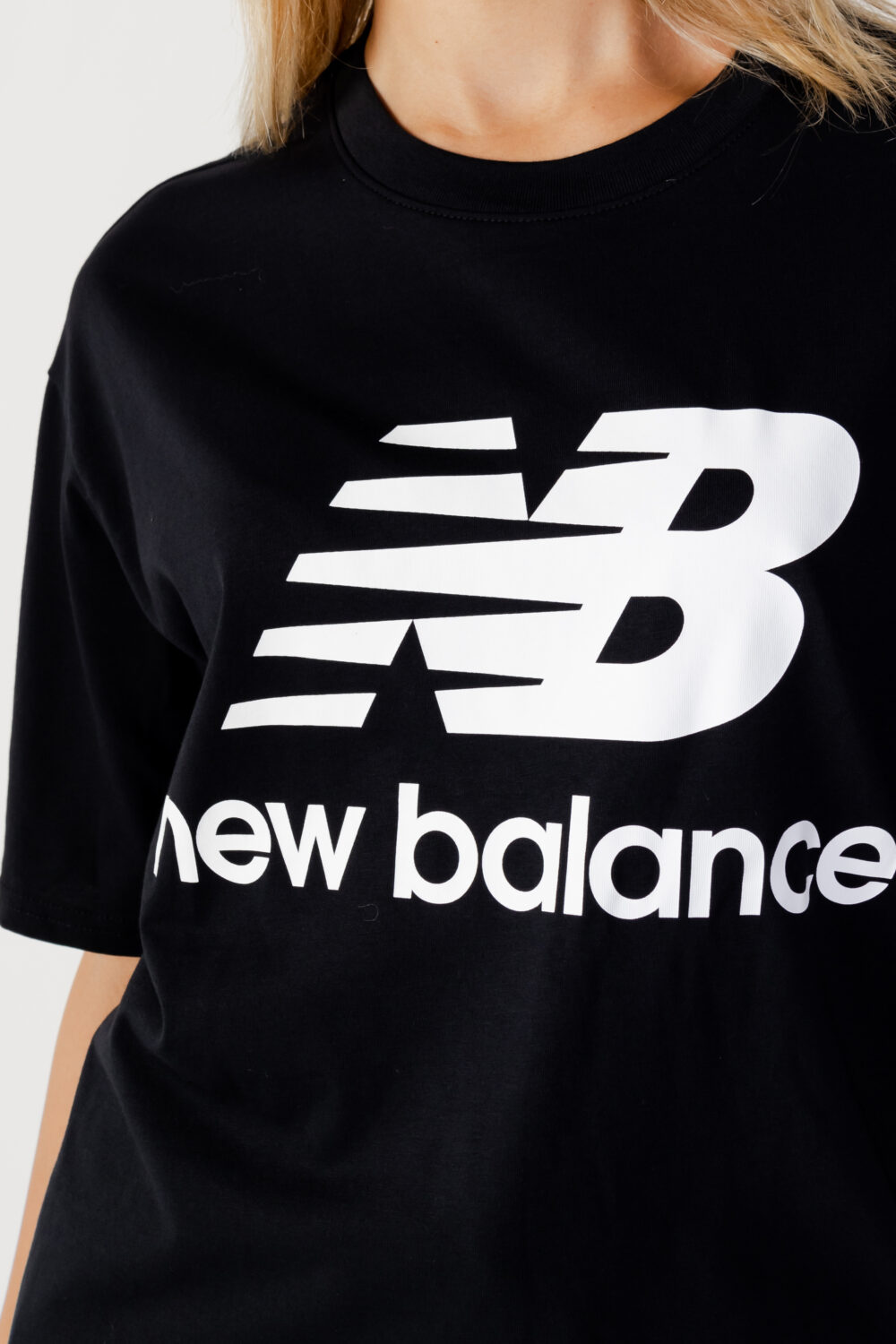 T-shirt New Balance NB ESSENTIALS STACKED LOGO TEE Nero - Foto 2