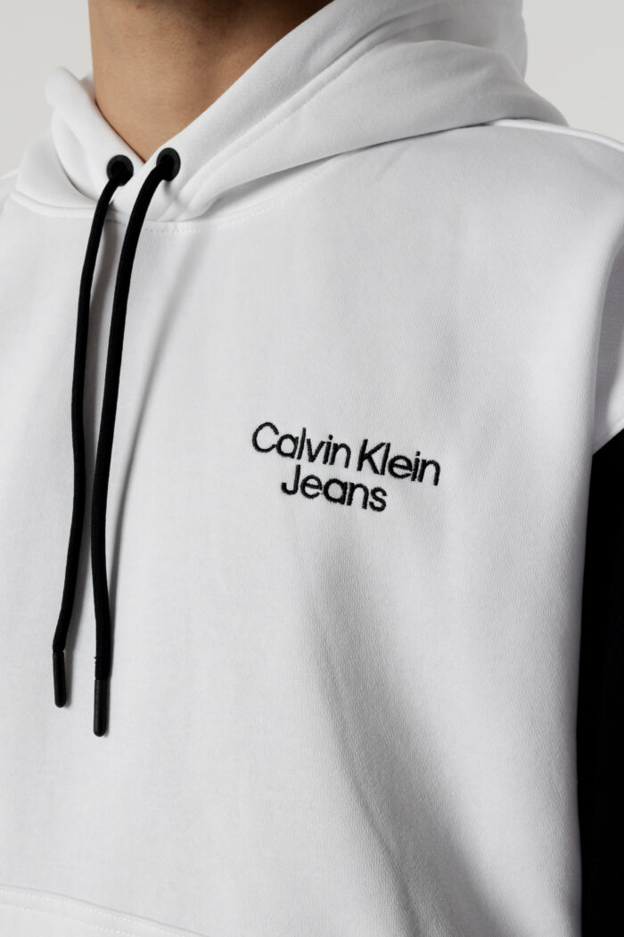 Marca Calvin KleinCalvin Klein Felpa con cappuccio con logo Stacked 