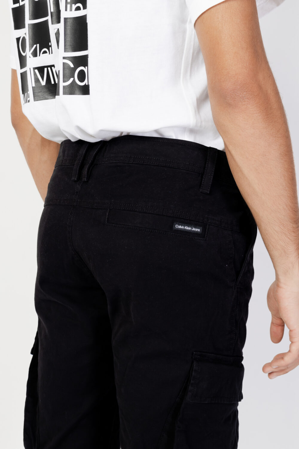 Pantaloni skinny Calvin Klein Jeans SKINNY WASHED CARGO Nero - Foto 4