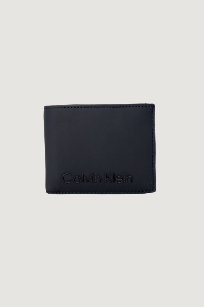 Portafoglio con portamonete Calvin Klein RUBBERIZED BIFOLD 5CC W/COIN Nero – 90801