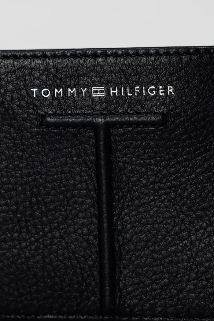 Portafoglio senza portamonete Tommy Hilfiger TH CENTRAL MINI CC WALLET Nero