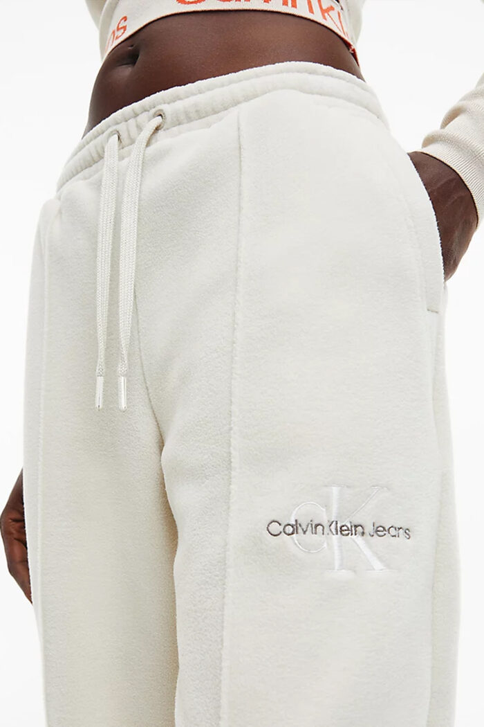 Pantaloni sportivi Calvin Klein POLAR FLEECE JOG PAN Panna – 102798