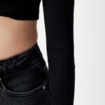 Maglia Calvin Klein Jeans CUT OUT NECKLINE SWE Nero - Foto 5