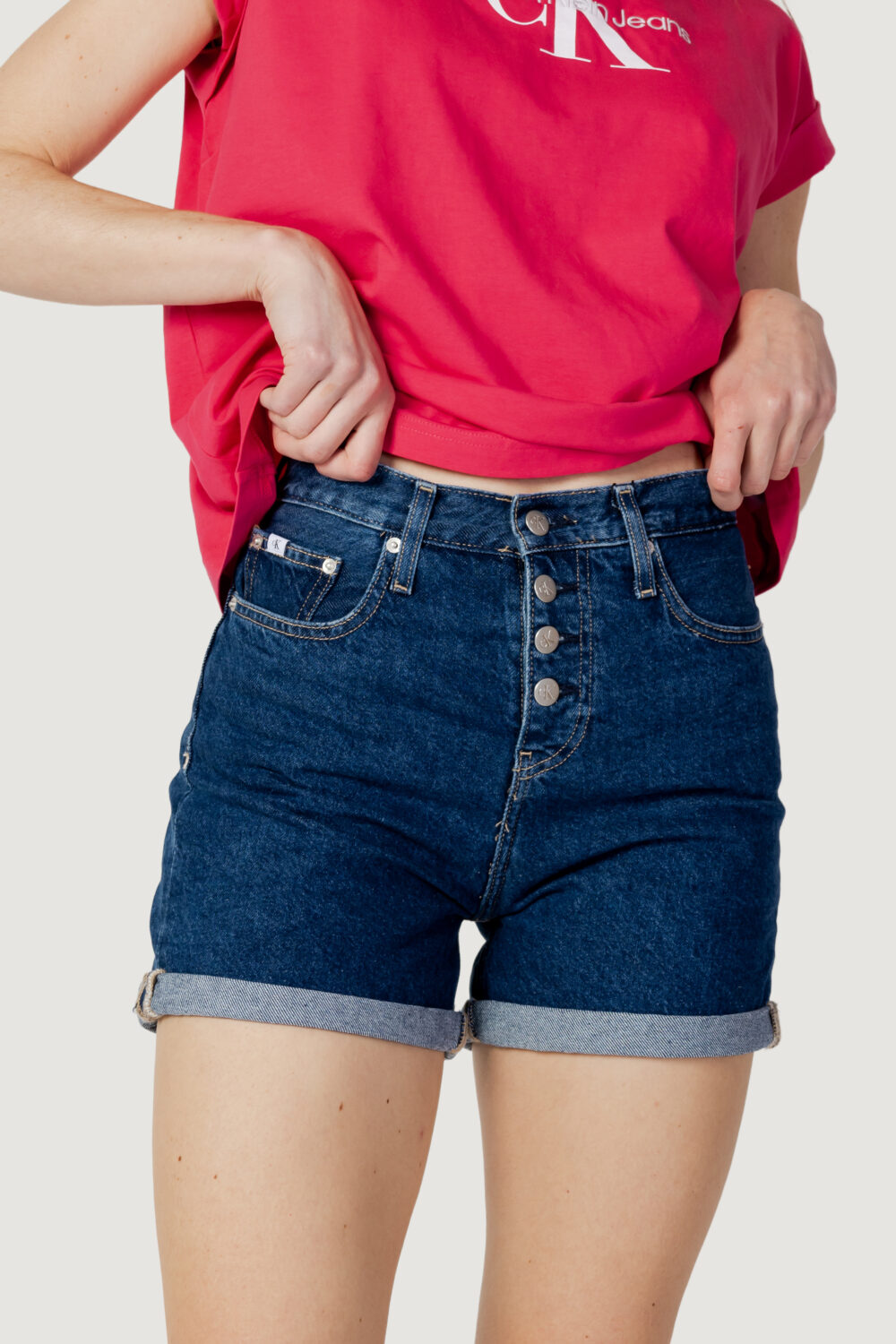 Shorts Calvin Klein Jeans MOM Denim - Foto 1