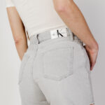 Shorts Calvin Klein Jeans MOM SHORT Grigio - Foto 2
