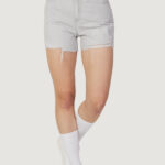 Shorts Calvin Klein Jeans MOM SHORT Grigio - Foto 3