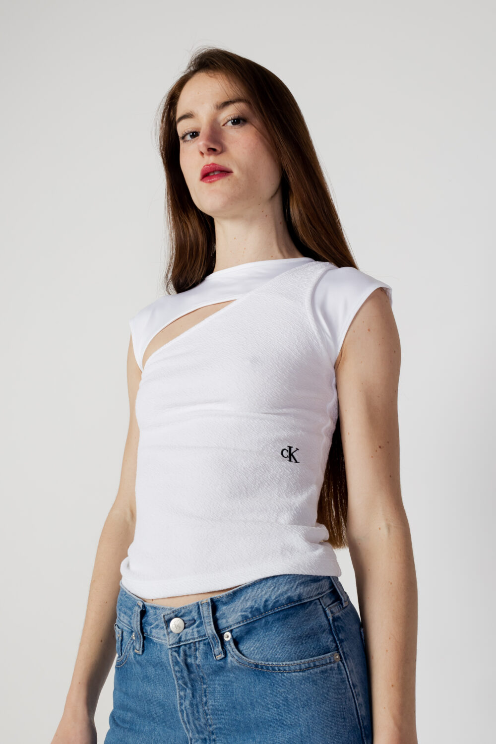 T-shirt Calvin Klein Jeans ASYM CUT OUT FABRIC Bianco - Foto 1