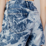 Shorts Calvin Klein Jeans MOM SHORT Denim chiaro - Foto 4
