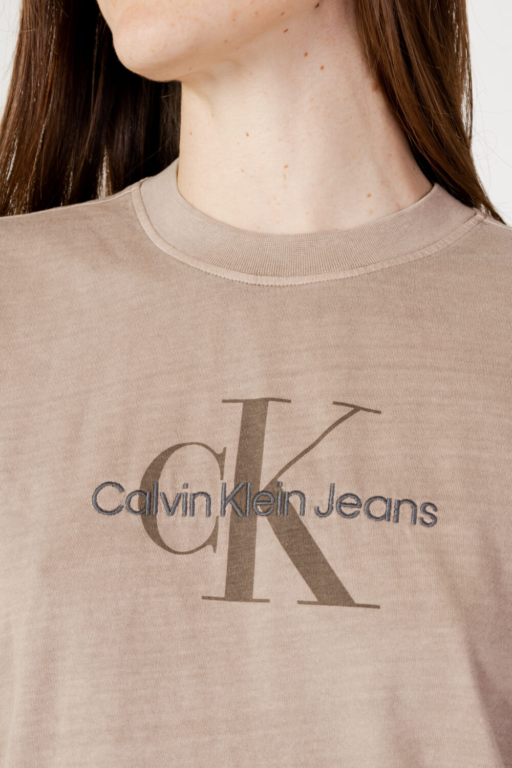 T-shirt Calvin Klein Jeans MINERAL DYE TEE Beige scuro - Foto 2