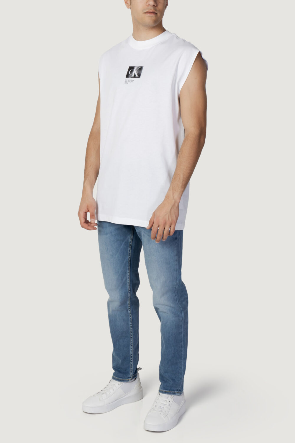 T-shirt Calvin Klein Jeans CK BOX SLEEVELESS TA J30J322878BEH Bianco - Foto 3
