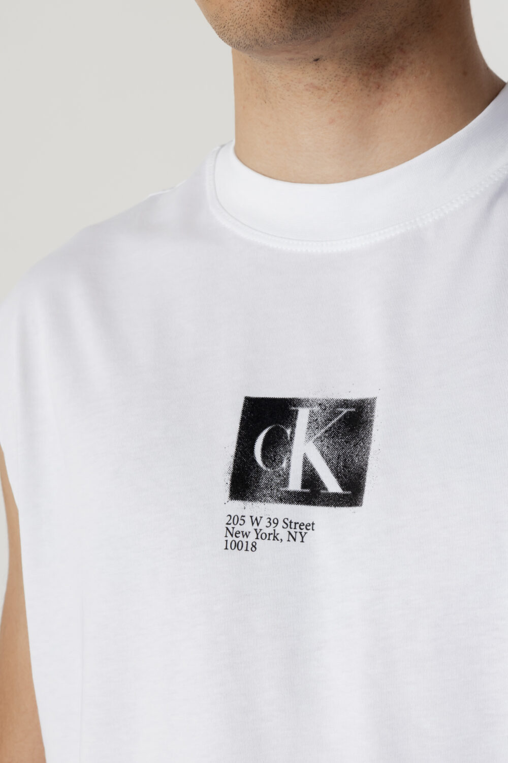 T-shirt Calvin Klein Jeans CK BOX SLEEVELESS TA J30J322878BEH Bianco - Foto 5