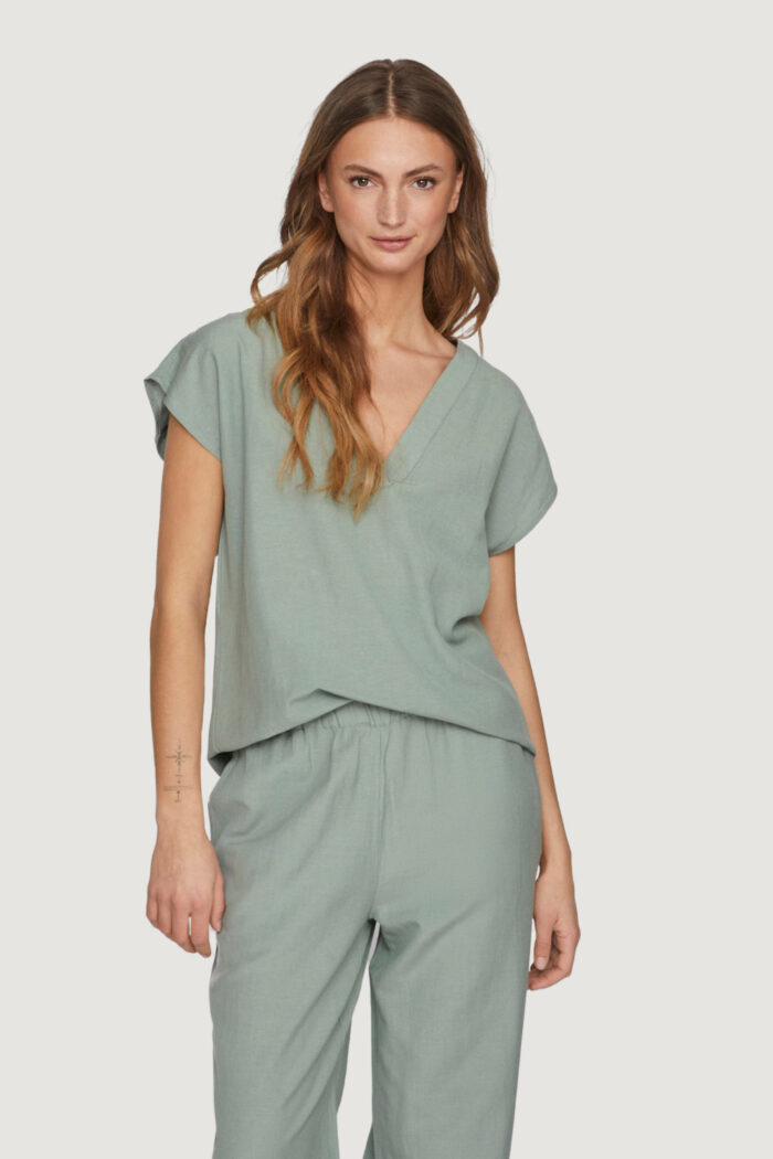T-shirt Vila Clothes VIPRISILLA V-NECK S/S TOP – NOOS VERDE SALVIA – 111241