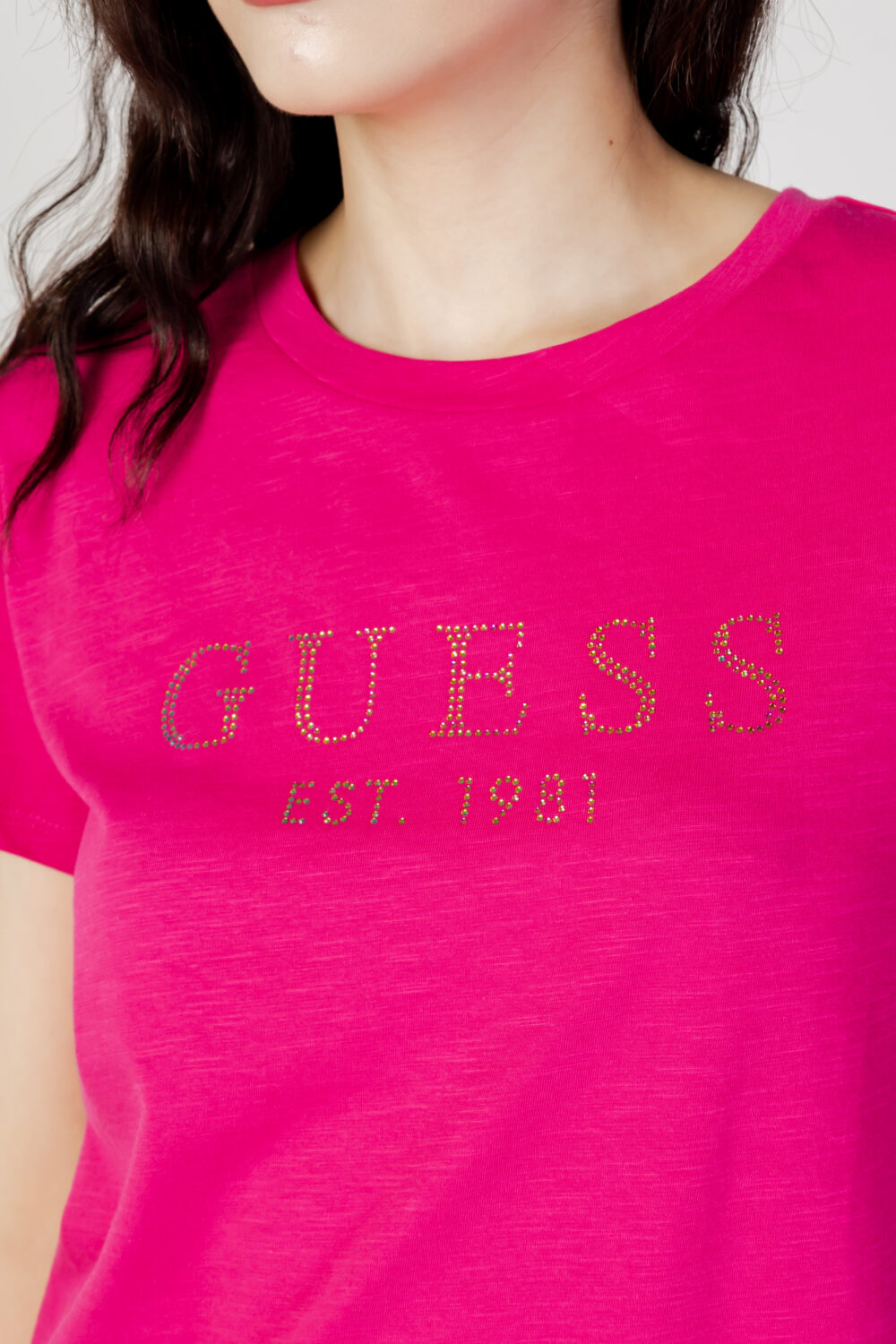 T-shirt Guess SS GUESS 1981 CRYSTAL EASY TEE Fuxia - Foto 2
