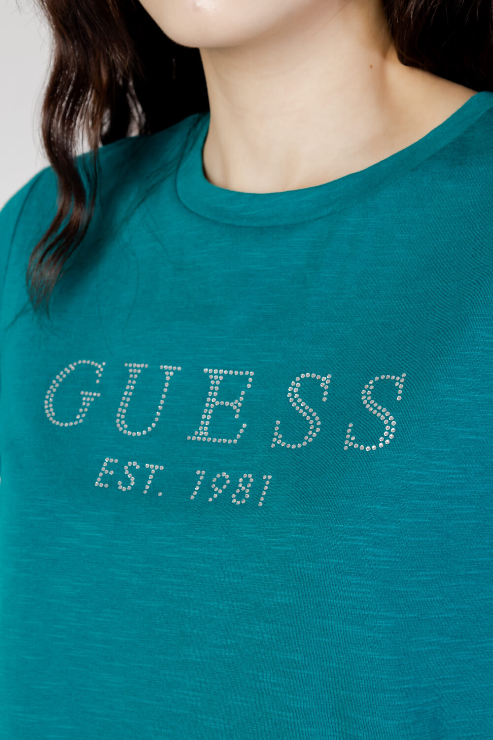 T-shirt Guess SS 1981 CRYSTAL EASY Verde - Foto 2