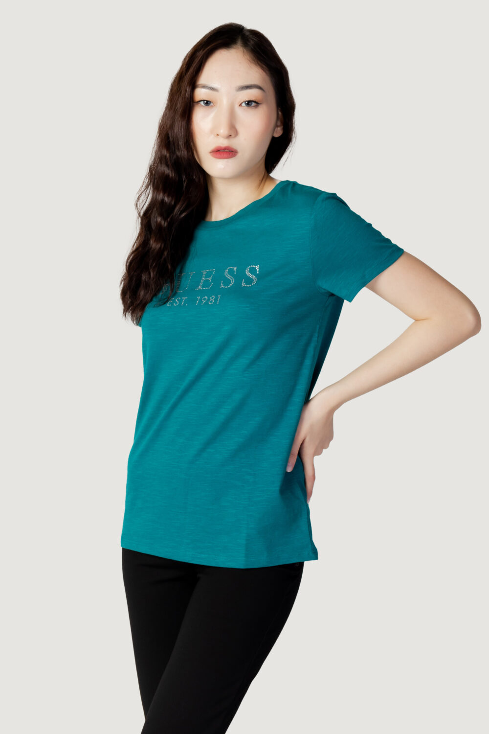 T-shirt Guess SS 1981 CRYSTAL EASY Verde - Foto 4