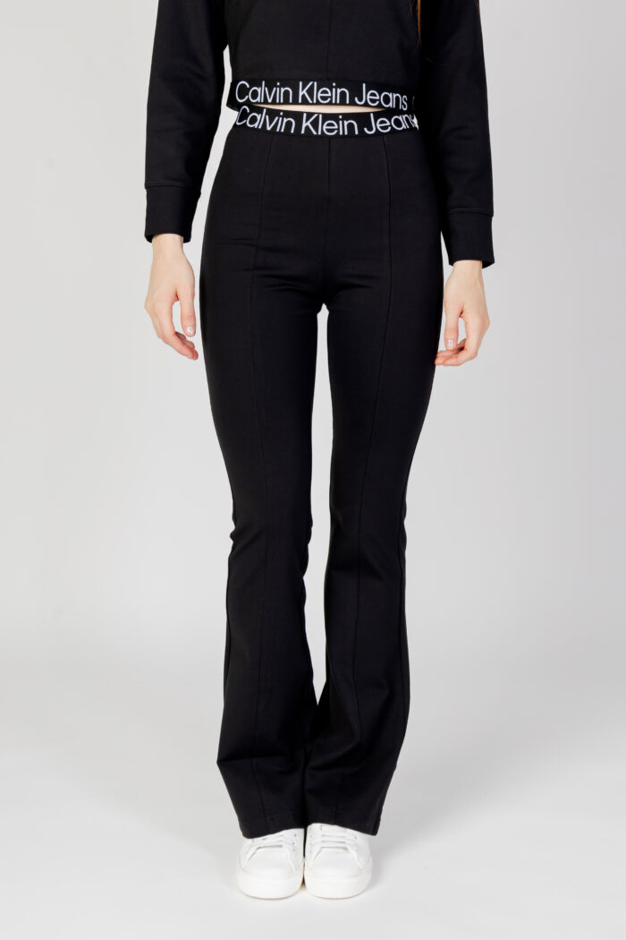 Pantaloni bootcut Calvin Klein TAPE MILANO FLARE Nero