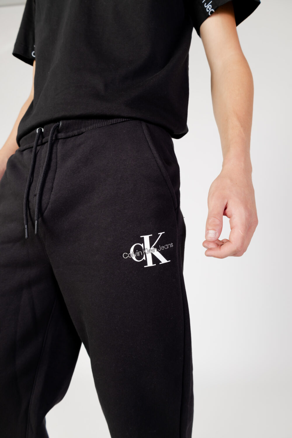 Pantaloni sportivi Calvin Klein Jeans MONOLOGO HWK PANT Nero - Foto 2