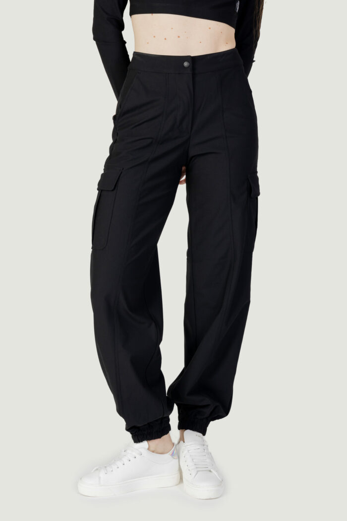 Pantaloni sportivi Calvin Klein TECHNICAL CARGO KNIT Nero