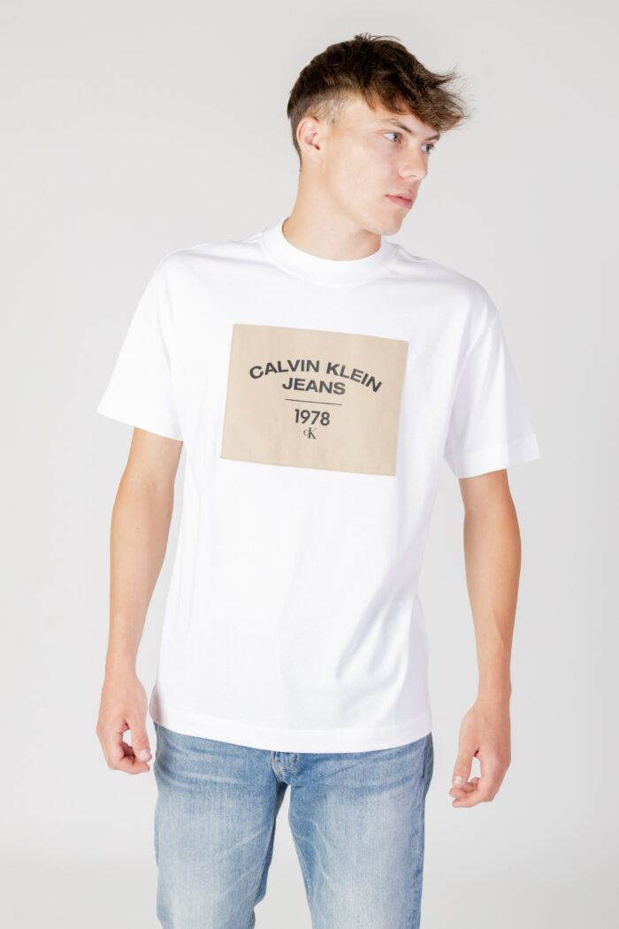 T-shirt Calvin Klein Jeans CANVAS CURVE GRAPHIC Bianco - Foto 1