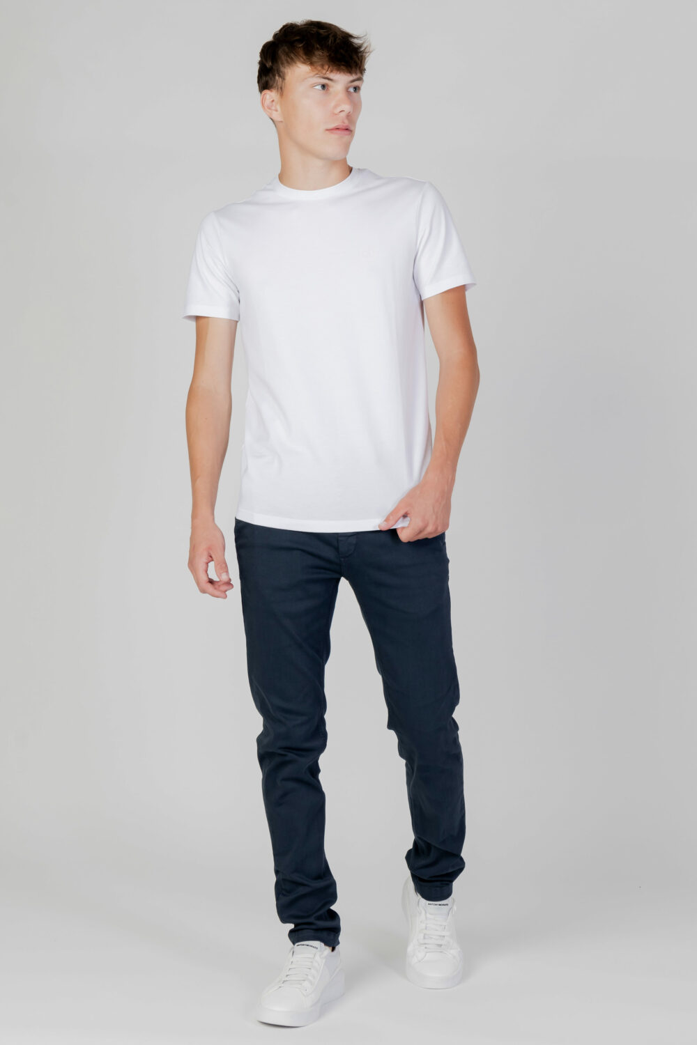 T-shirt Armani Exchange LOGO PICCOLO Bianco - Foto 3