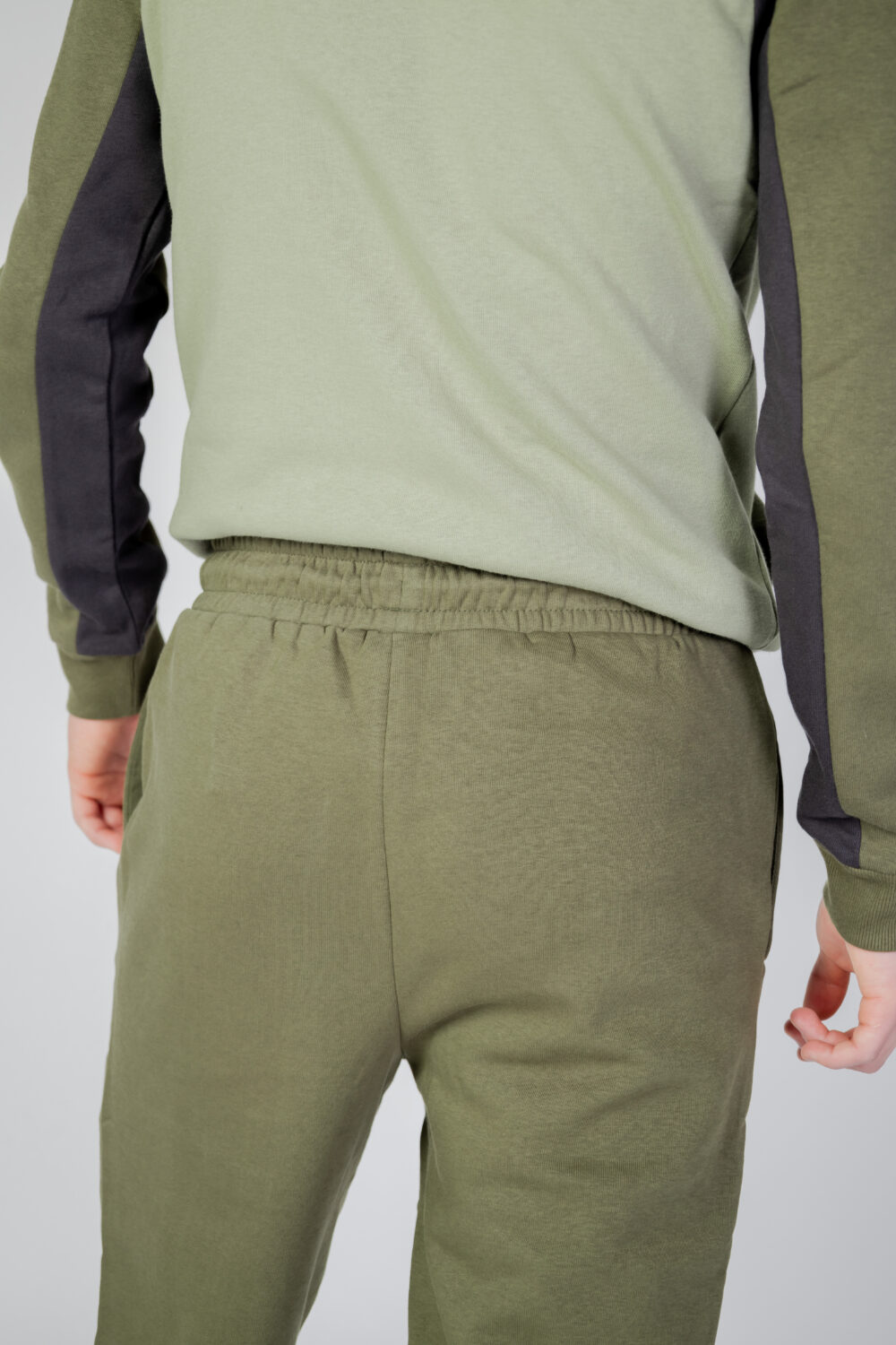 Pantaloni sportivi Fila BATTENBERG track Verde Oliva - Foto 4