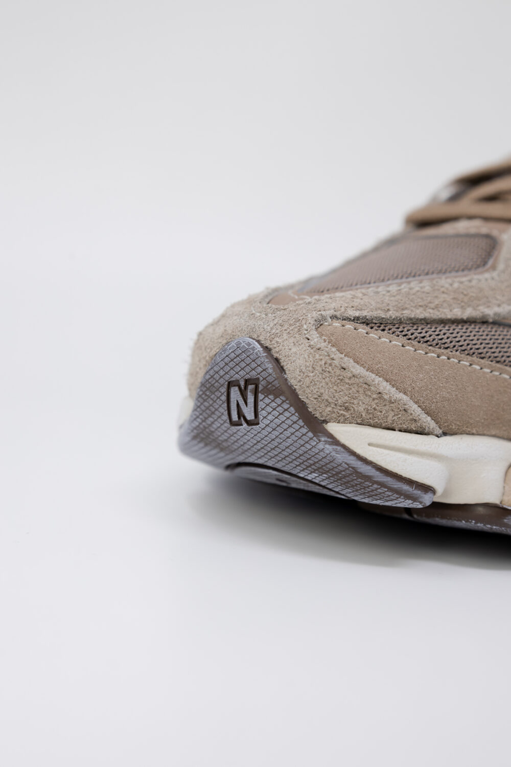 Sneakers New Balance 9060 Marrone - Foto 5
