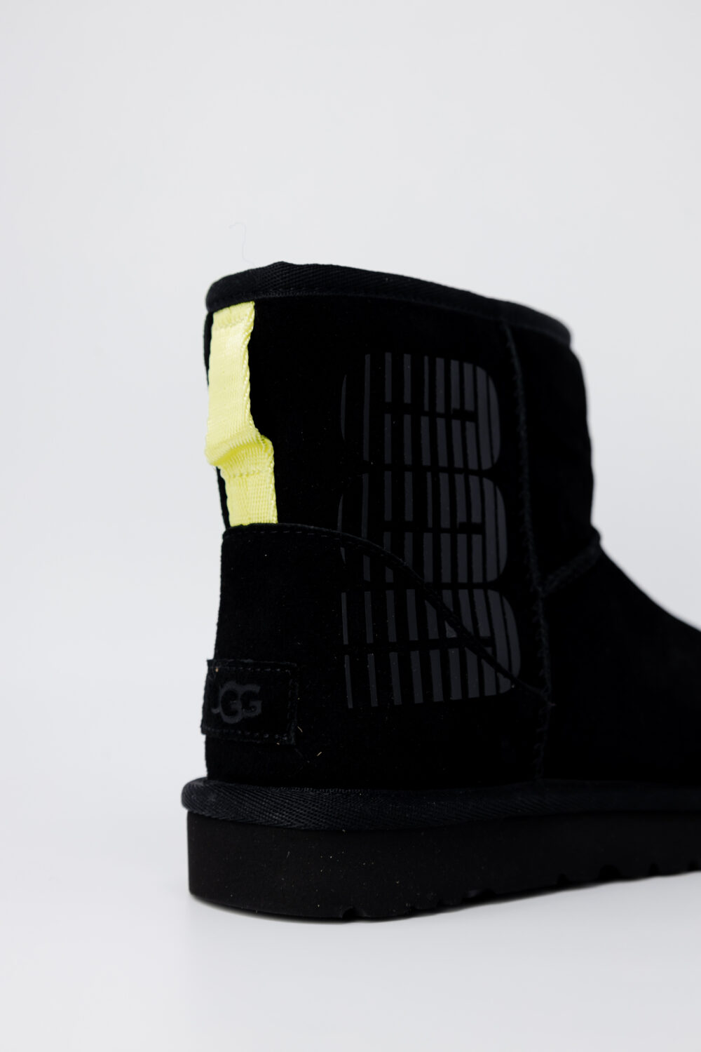 Stivali UGG CLASSIC MINI UGG SIDE LOGO Nero - Foto 4