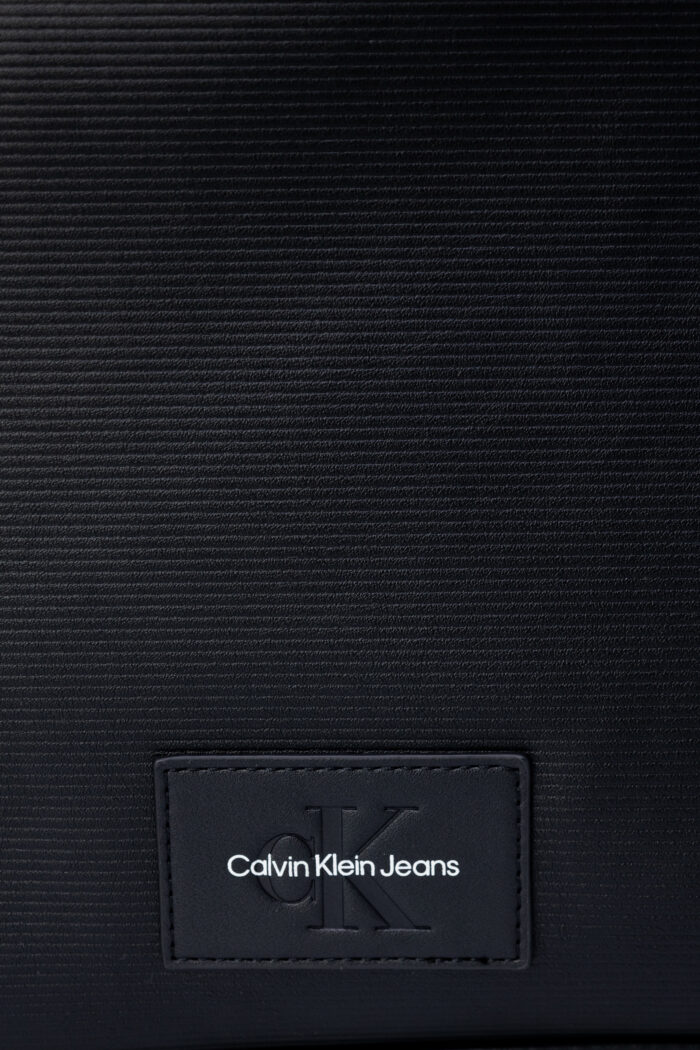 Borsa Calvin Klein SCULPTED SLIM SQUARE TOTE CHAIN Nero