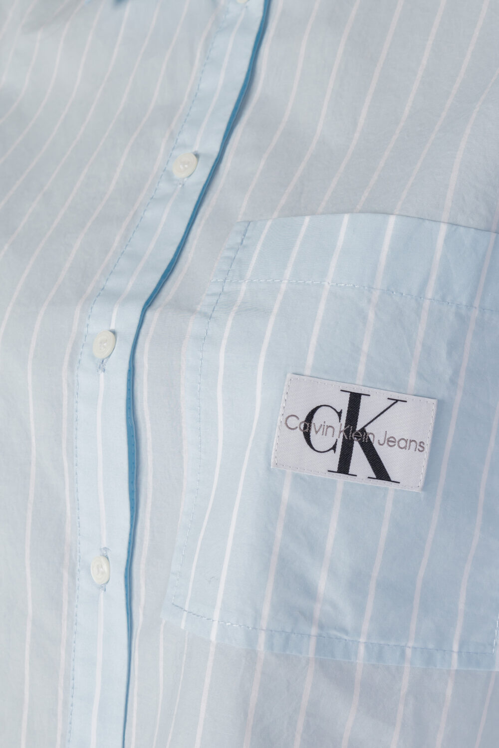 Camicia manica lunga Calvin Klein Jeans WOVEN LABEL CROPPED Celeste - Foto 2