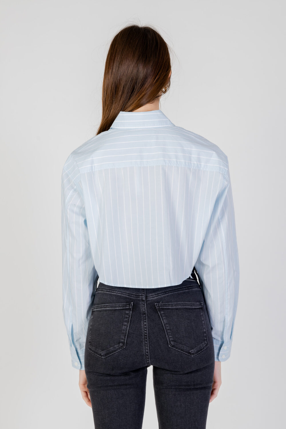 Camicia manica lunga Calvin Klein Jeans WOVEN LABEL CROPPED Celeste - Foto 4