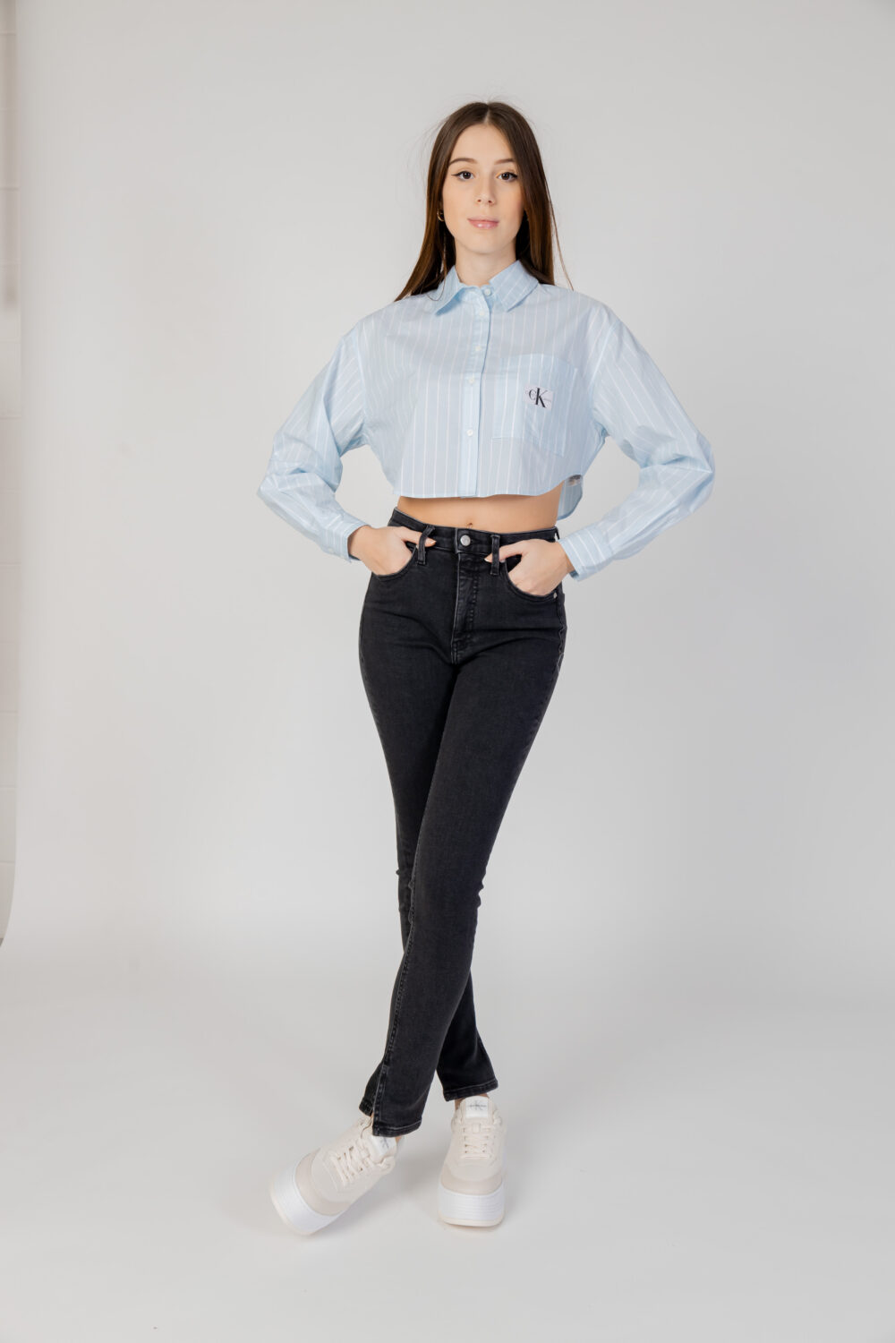 Camicia manica lunga Calvin Klein Jeans WOVEN LABEL CROPPED Celeste - Foto 5