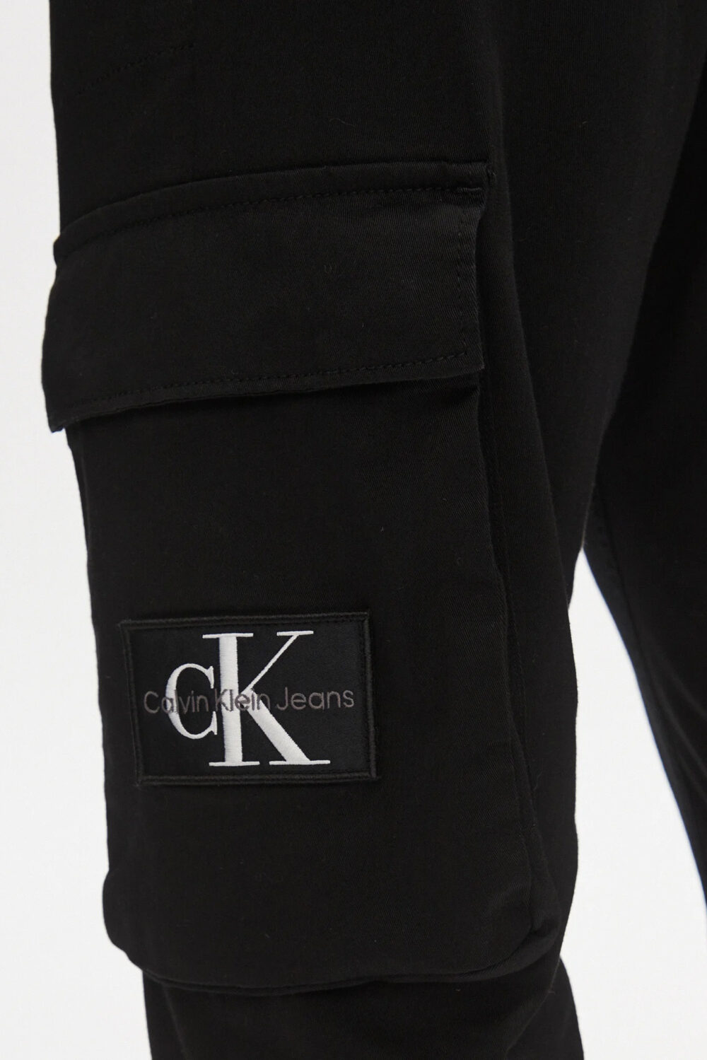 Pantaloni con cavallo basso Calvin Klein Jeans WASHED CARGO Nero - Foto 4