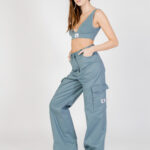 Pantaloni regular Calvin Klein Jeans CARGO Blu Chiaro - Foto 5