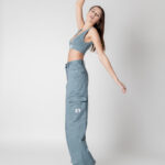 Pantaloni regular Calvin Klein Jeans CARGO Blu Chiaro - Foto 2