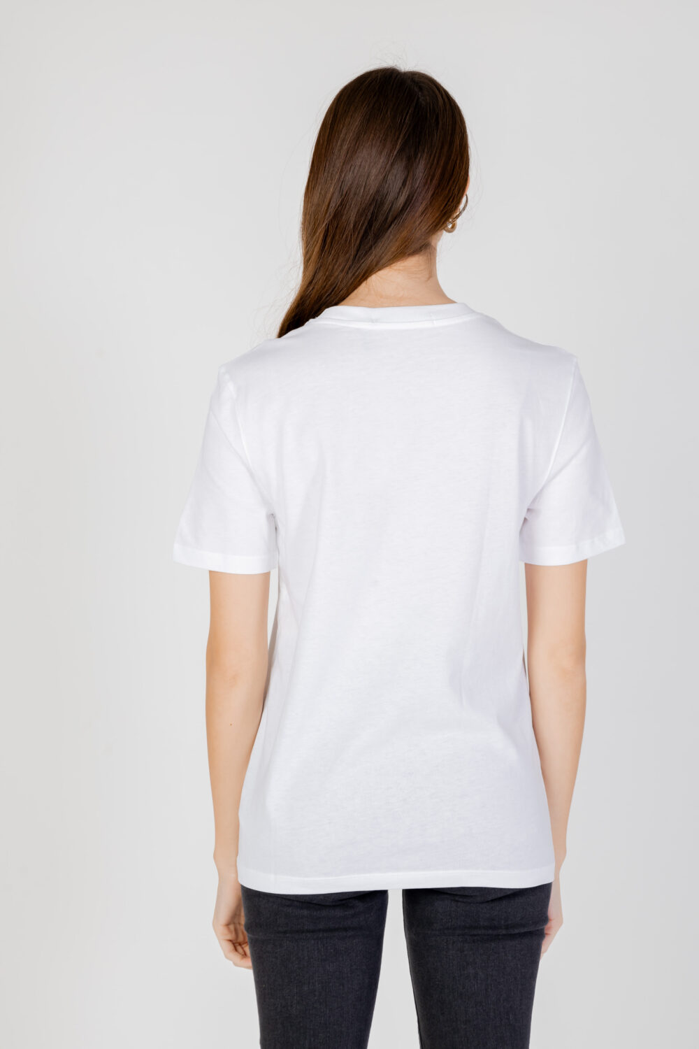 T-shirt Calvin Klein Jeans EMBRO BADGE Bianco - Foto 4