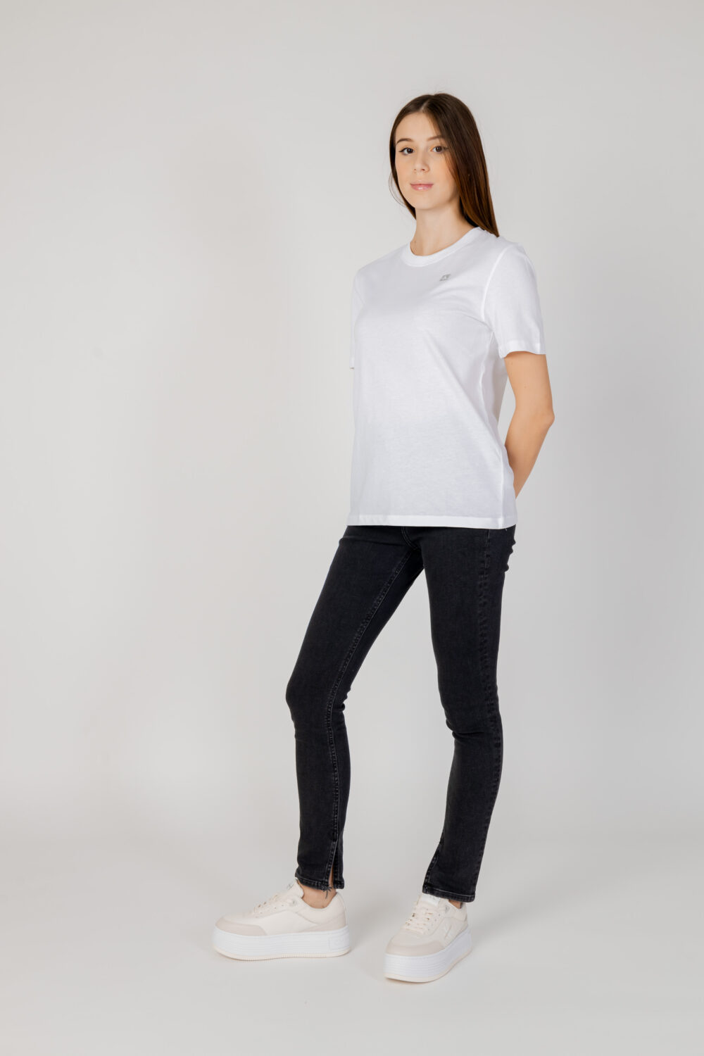 T-shirt Calvin Klein Jeans EMBRO BADGE Bianco - Foto 5