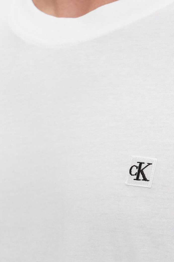 T-shirt Calvin Klein EMBRO BADGE Bianco