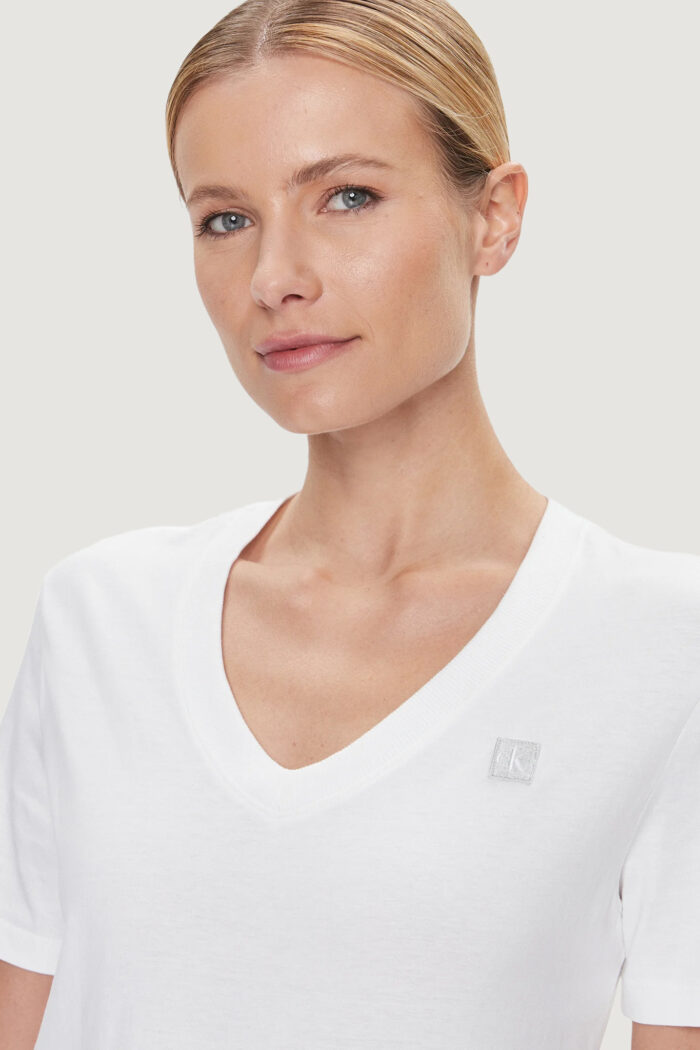 T-shirt Calvin Klein EMBRO BADGE V-NEC Bianco