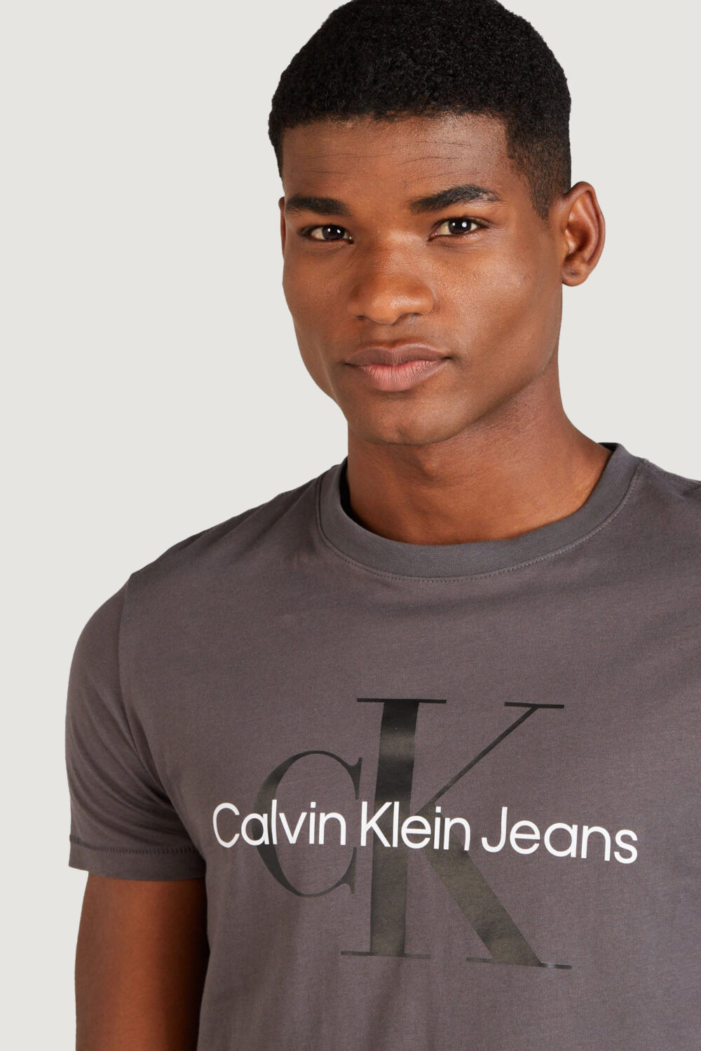 T-shirt Calvin Klein Jeans SEASONAL MONOLOGO Grigio Scuro - Foto 2
