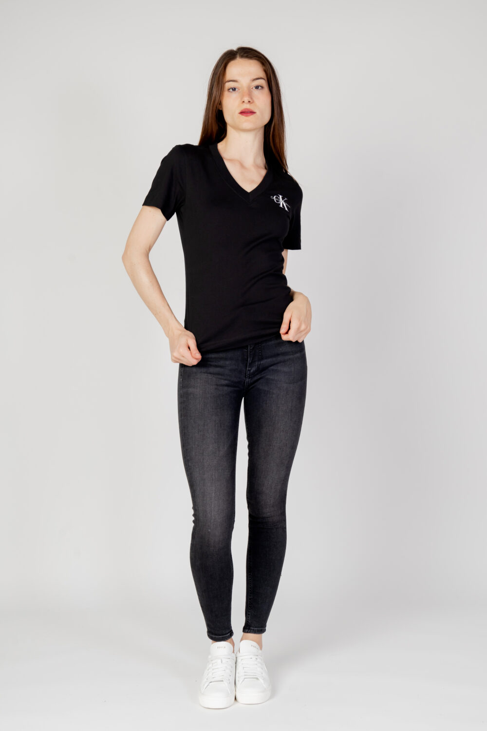 T-shirt Calvin Klein Jeans MONOLOGO SLIM V-NECK Nero - Foto 4