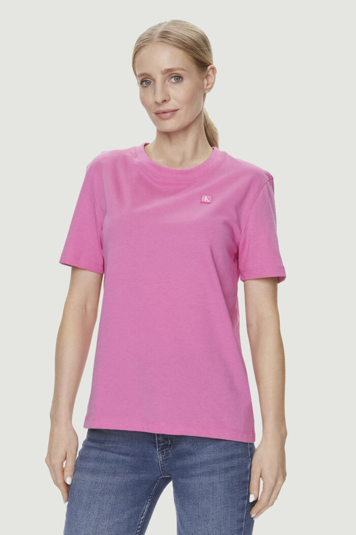 T-shirt Calvin Klein EMBRO BADGE Rosa