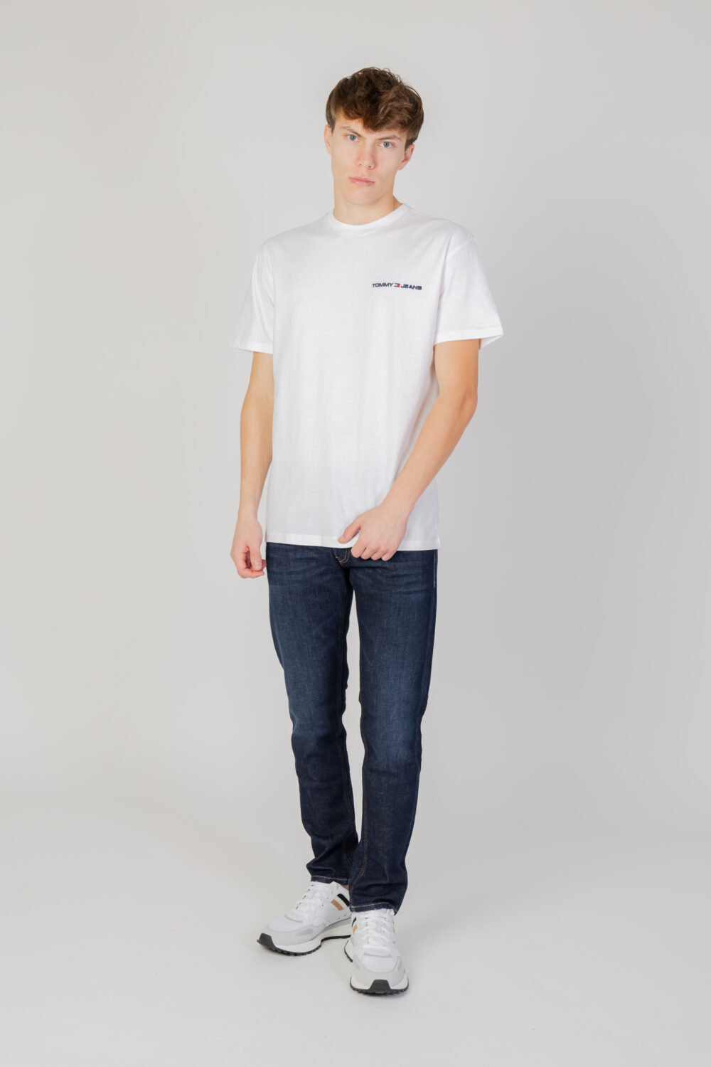 T-shirt Tommy Hilfiger Jeans TJM CLSC LINEAR CHES Bianco - Foto 4