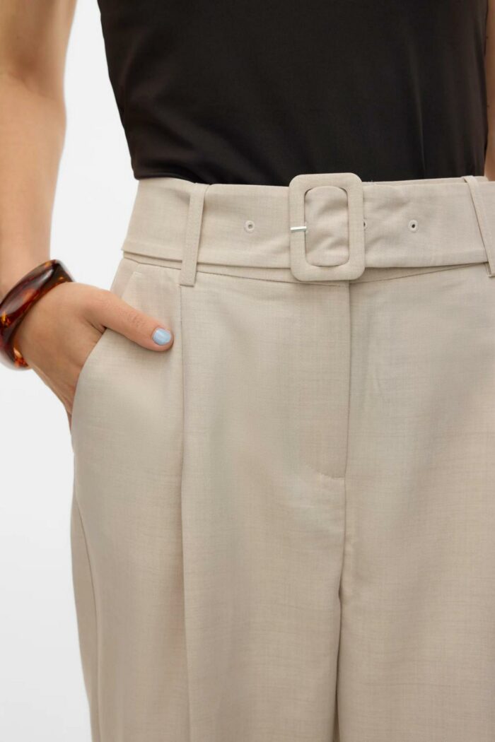 Pantaloni regular Vero Moda Vmnancy Hw Straight Belt Grigio Chiaro