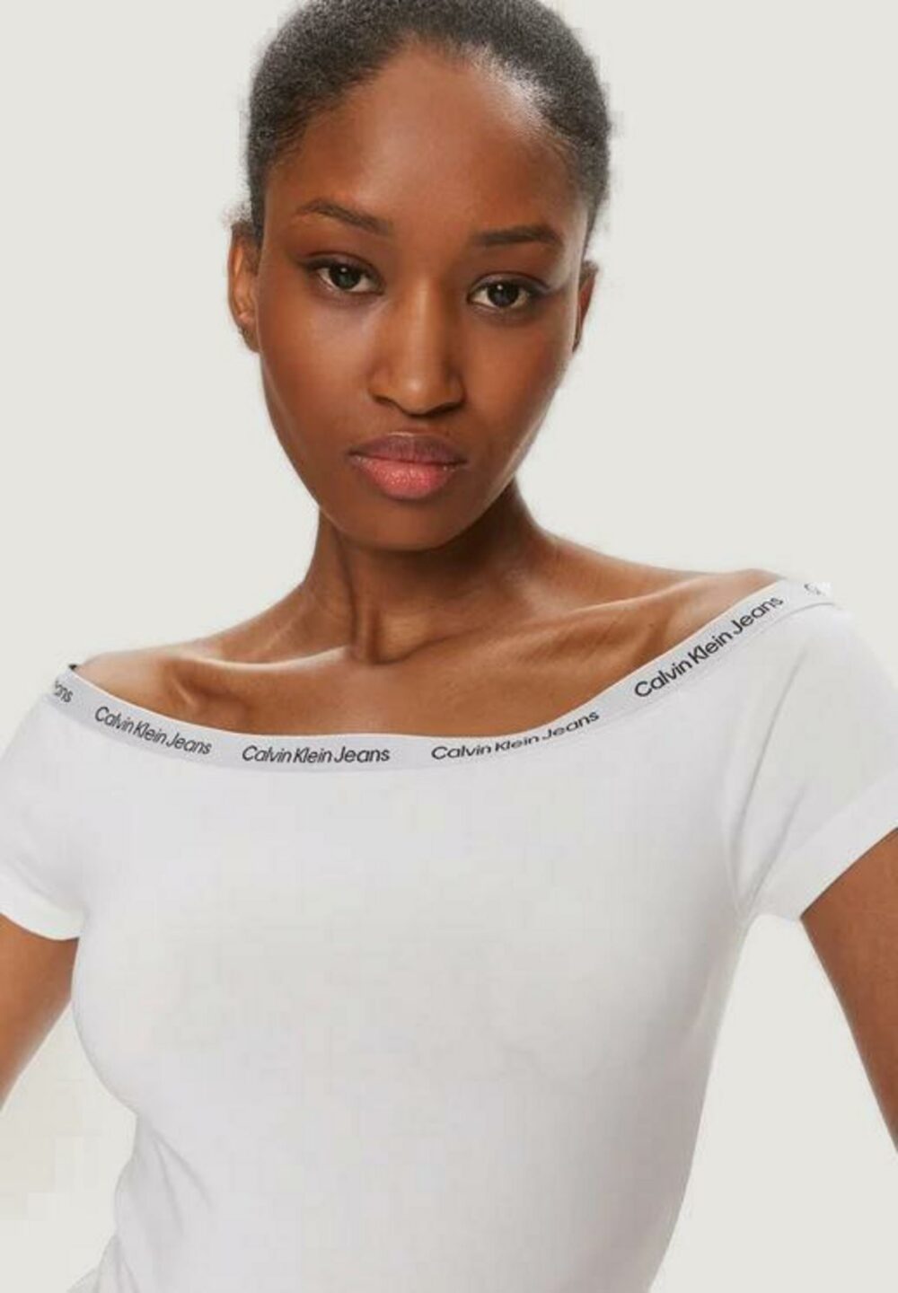 T-shirt Calvin Klein Jeans LOGO ELASTIC BARDOT Bianco - Foto 2