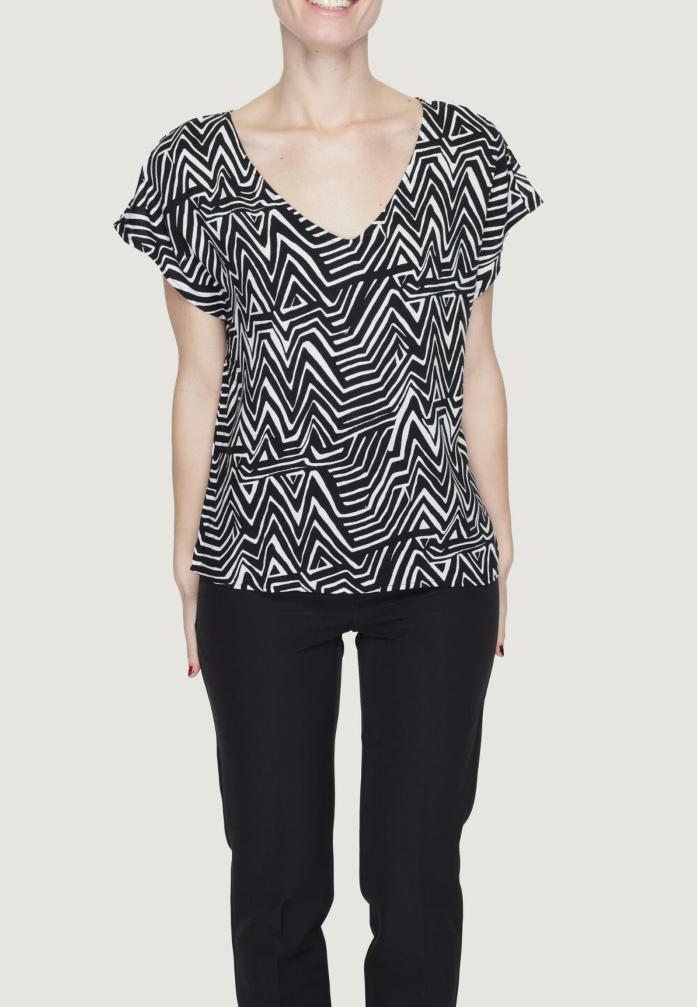 T-shirt Jacqueline de Yong JDYSTARR LIFE S/S V-NECK TOP WVN Black-White - Foto 1